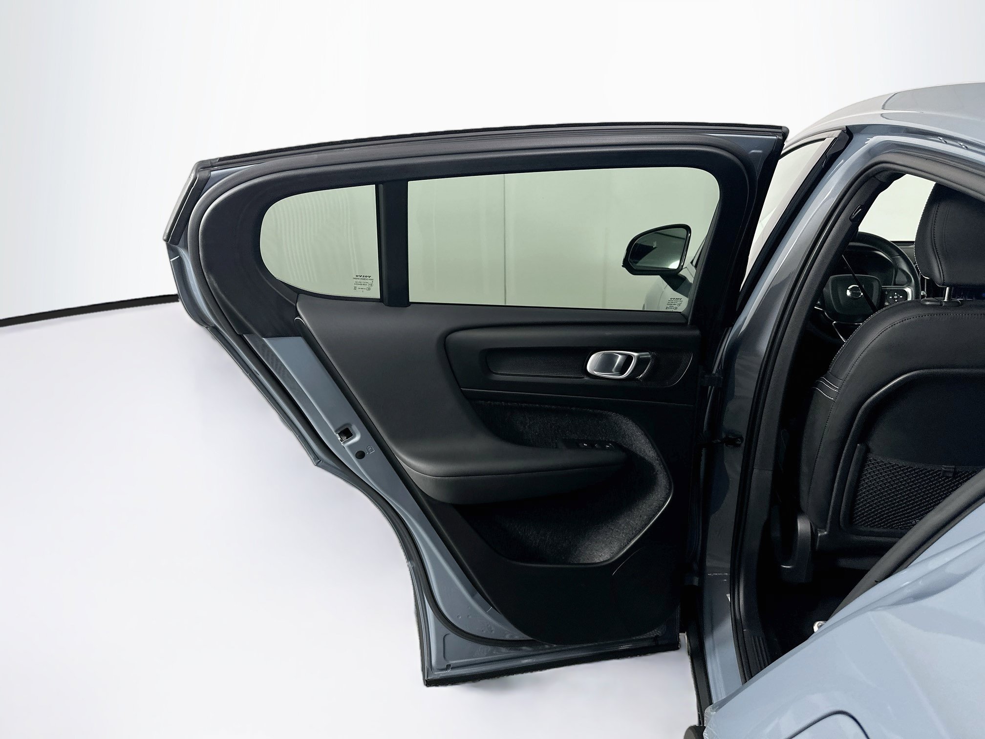 Used 2023 Volvo C40 P8 Recharge Ultimate w/ Protection Package Premier AWD/4WD image 28