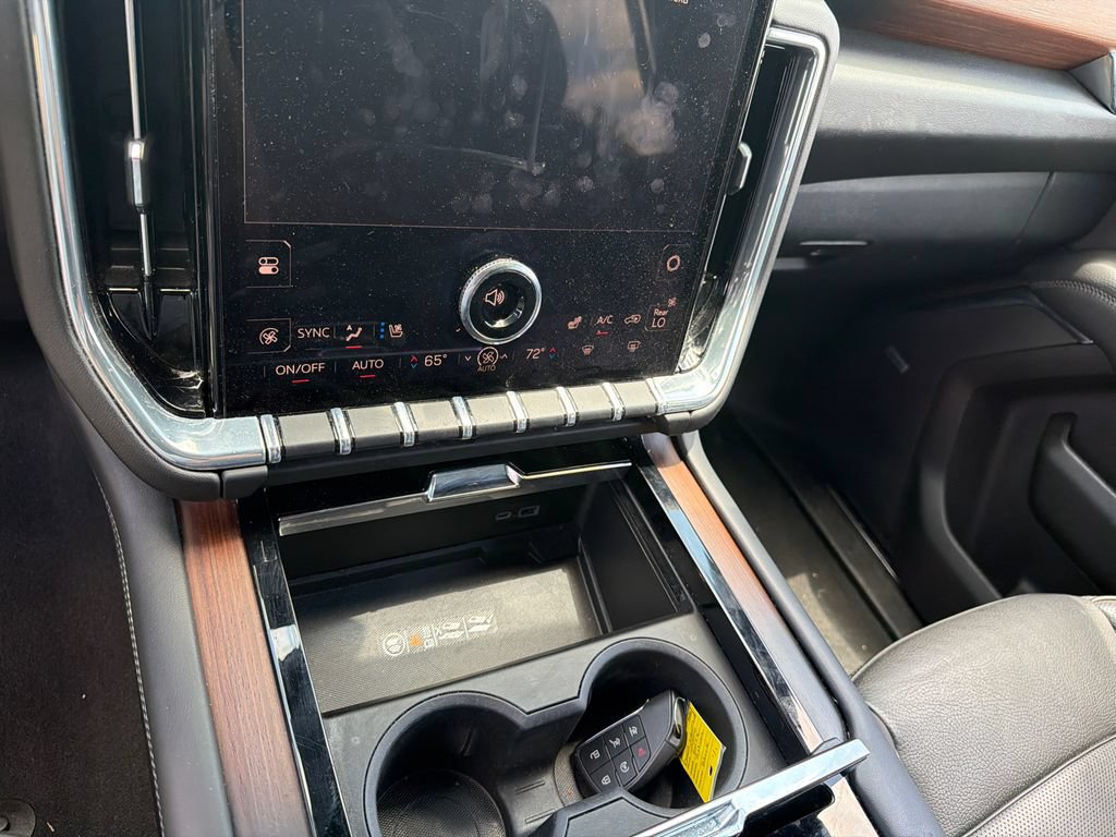 Used 2025 GMC Yukon Denali AWD/4WD image 32