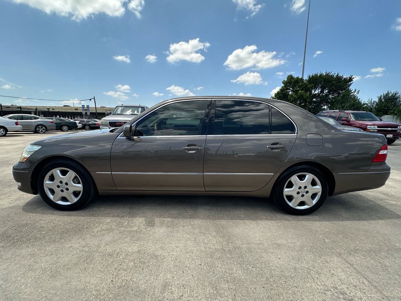 Used 2004 Lexus LS 430 w/ Premium Pkg RWD image 2
