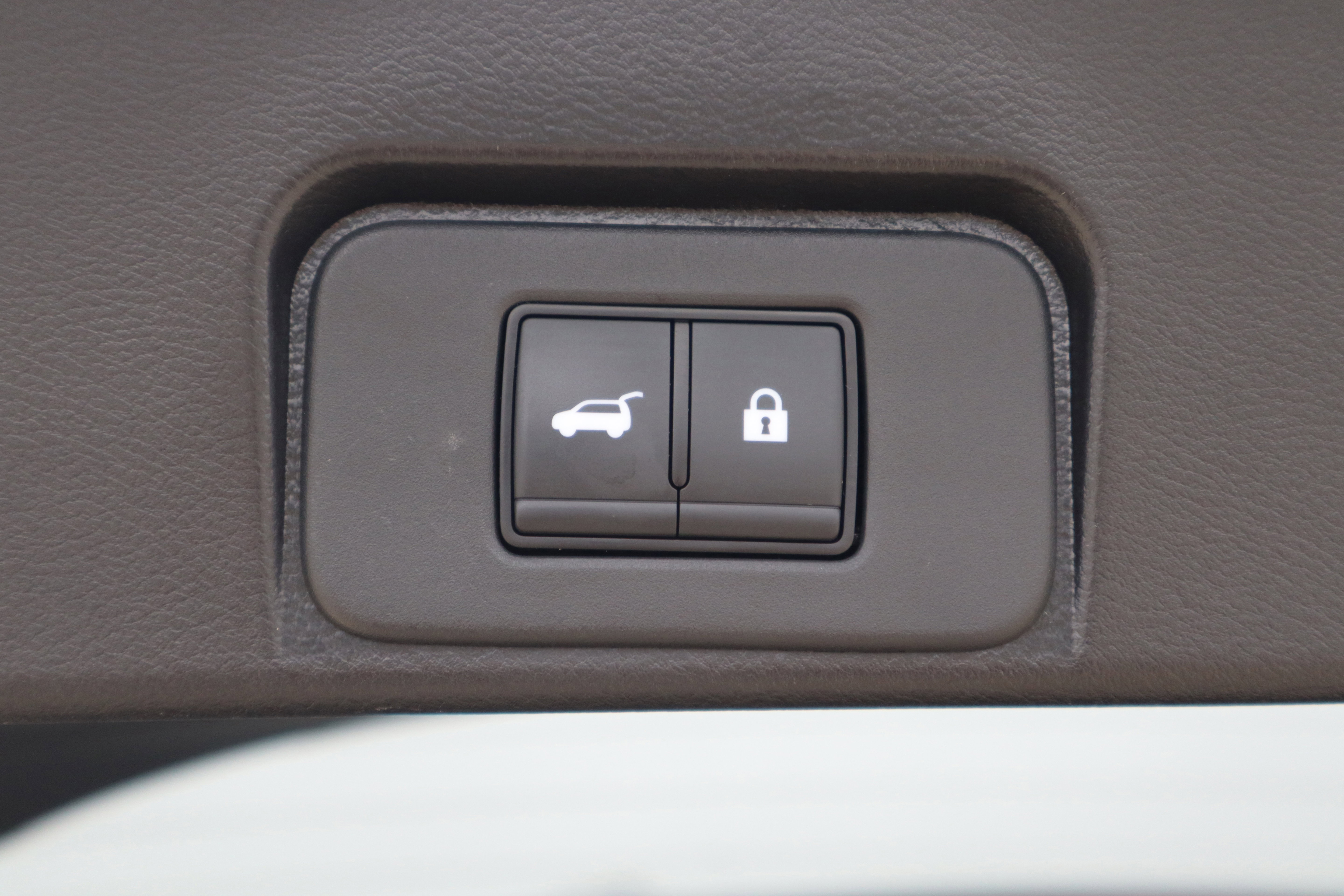 Used 2023 Nissan Rogue SL image 27