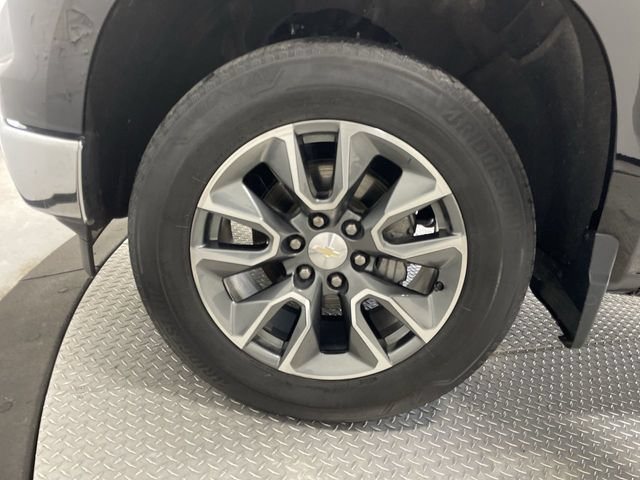 Used 2023 Chevrolet Silverado 1500 LT AWD/4WD image 10