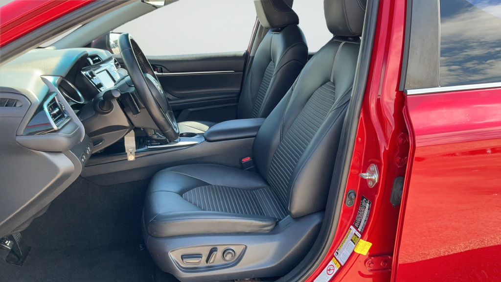 Used 2019 Toyota Camry SE FWD image 17
