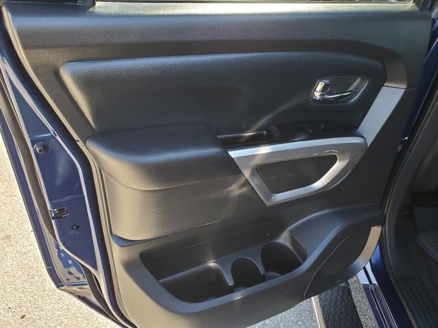 Used 2017 Nissan Titan SV image 11