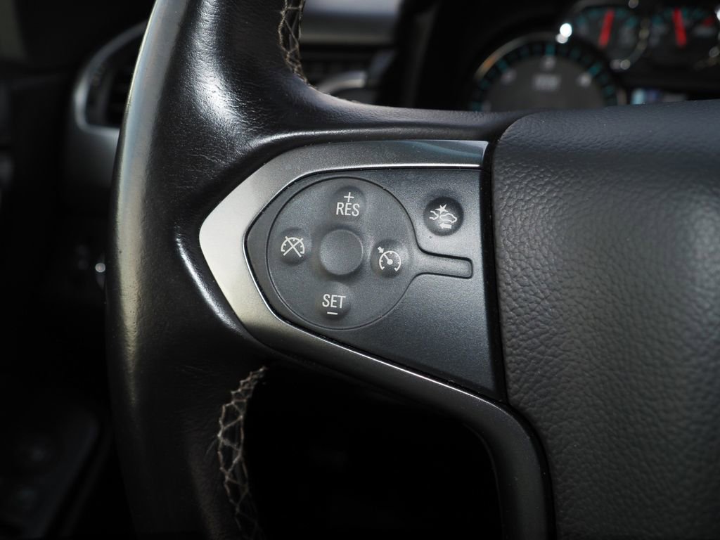 Used 2018 Chevrolet Suburban LT image 32