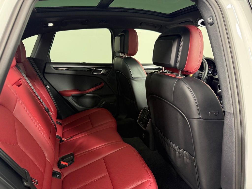 Certified 2026 Porsche Macan Turbo image 17