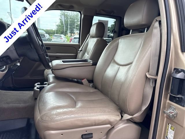 Used 2005 Chevrolet Silverado 2500 LS w/ Heavy-Duty Power Package AWD/4WD image 9