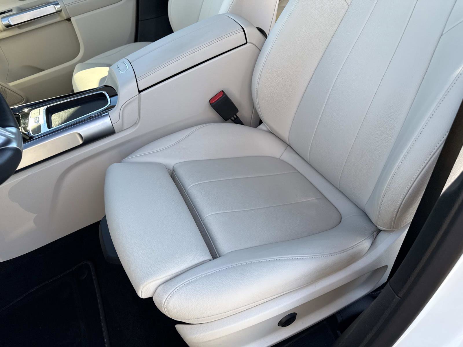 Used 2025 Mercedes-Benz GLB 250 image 22