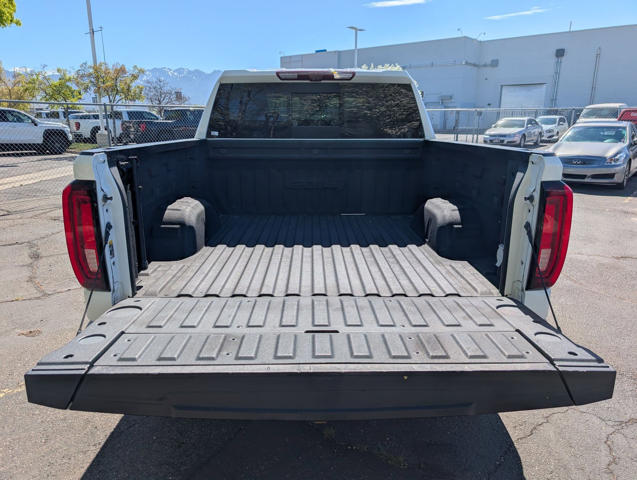Used 2021 GMC Sierra 1500 AT4 w/ Technology Package image 30