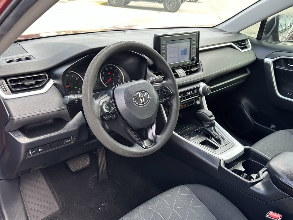 Used 2020 Toyota RAV4 XLE w/ Convenience Package FWD image 19