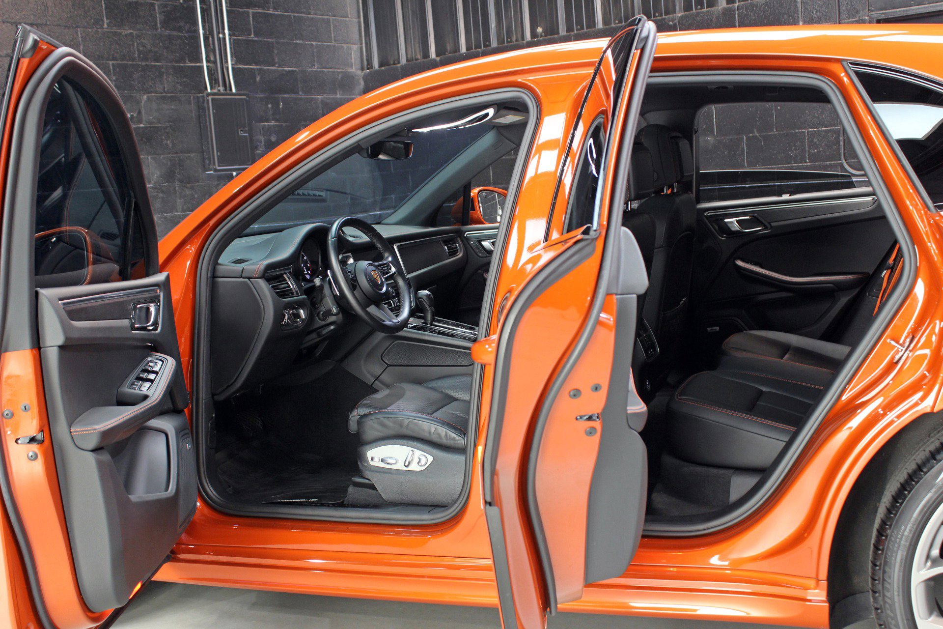 Used 2023 Porsche Macan GTS w/ Premium Package Plus image 30