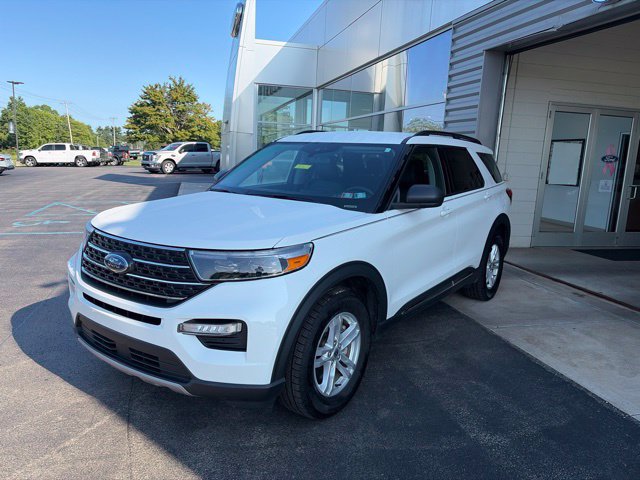 Used 2022 Ford Explorer XLT w/ Equipment Group 202A RWD image 2