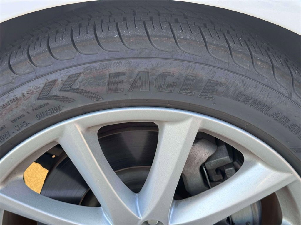 Used 2019 Jaguar XJ R-Sport image 6