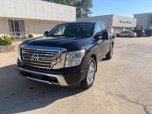 Used 2020 Nissan Titan SV w/ SV Convenience Package RWD image 2