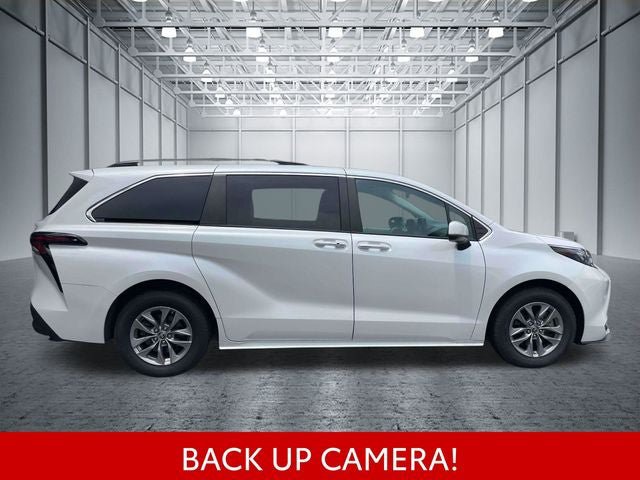Certified 2024 Toyota Sienna XLE FWD image 5