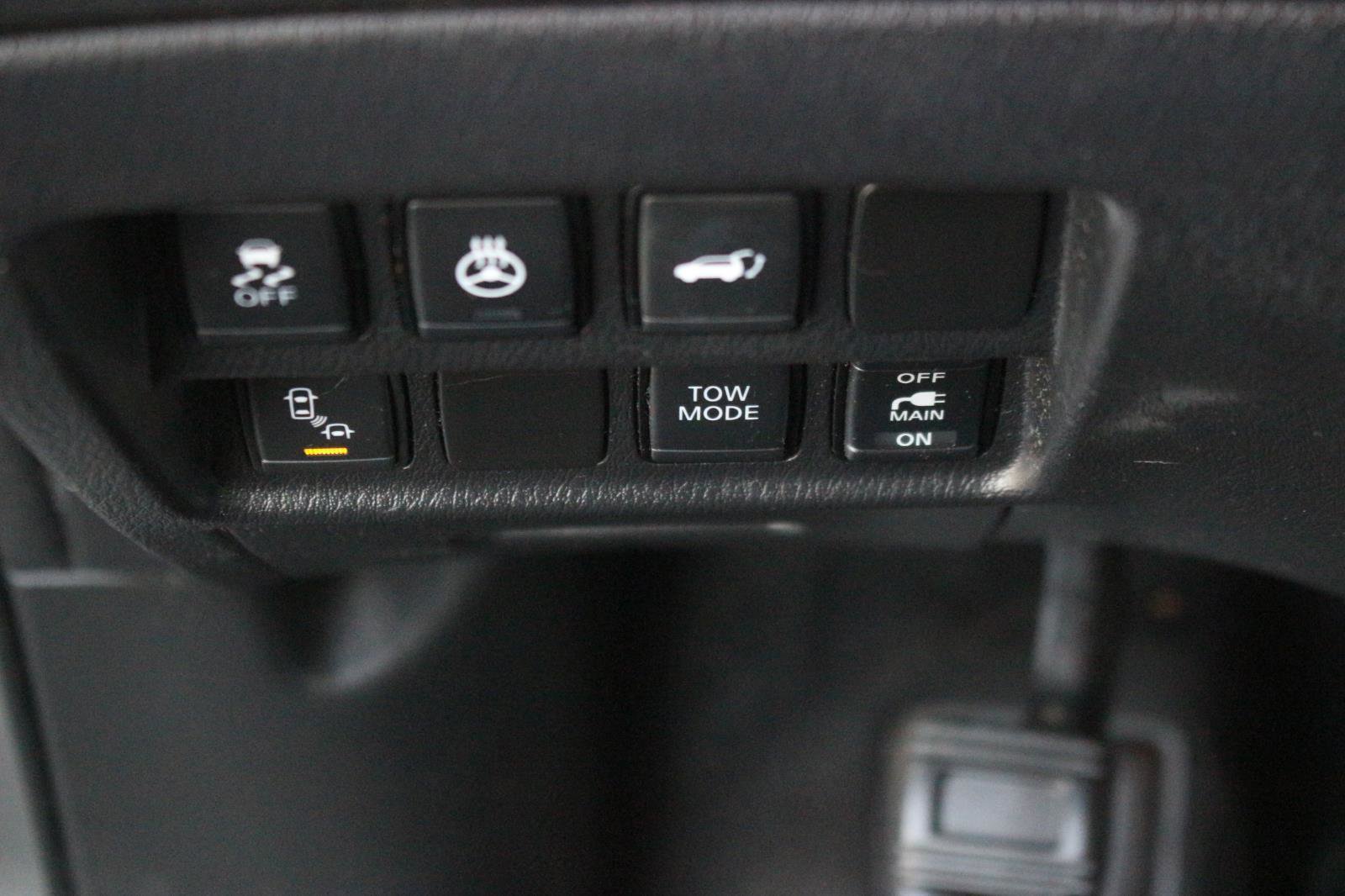 Used 2020 Nissan Pathfinder Platinum image 33