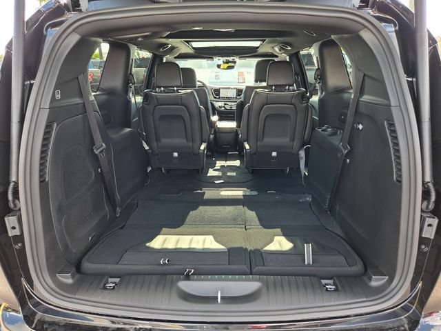 New 2027 Chrysler Pacifica Limited FWD image 16