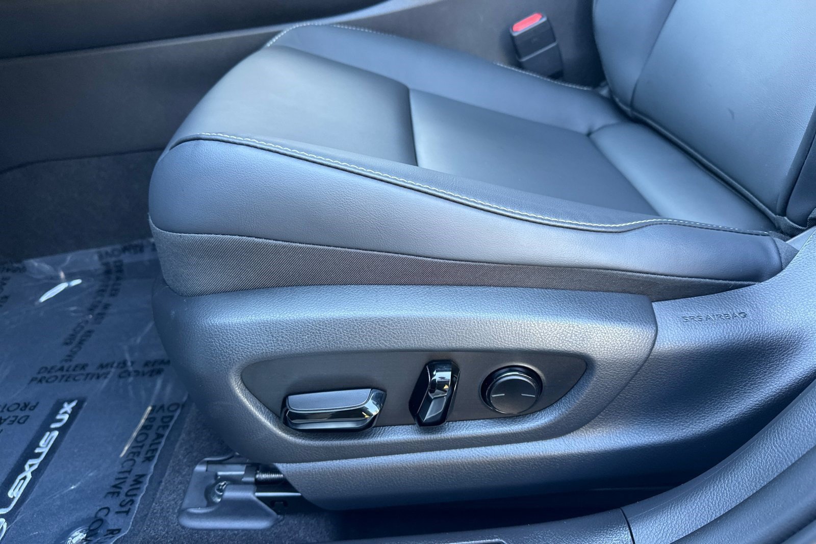 Used 2025 Lexus UX 300h FWD w/ Accessory Package (Z2) image 14