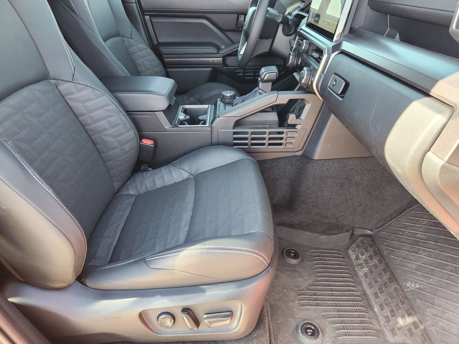 Used 2025 Toyota 4Runner TRD Off-Road Premium image 17