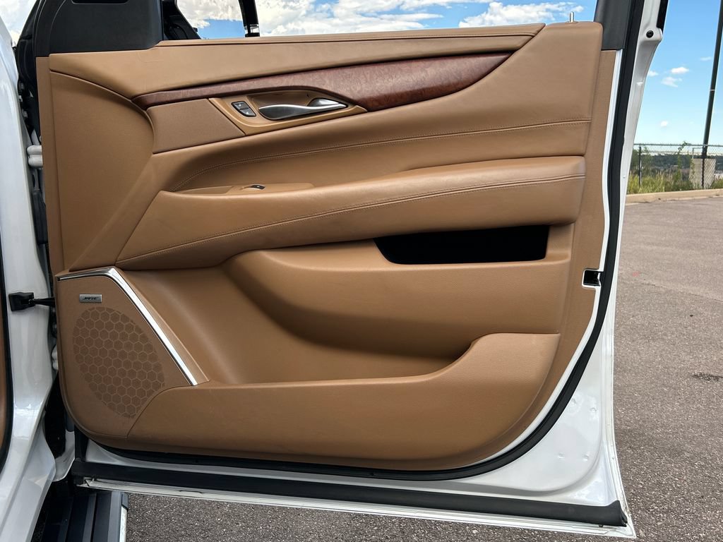 Used 2016 Cadillac Escalade ESV Platinum AWD/4WD image 34