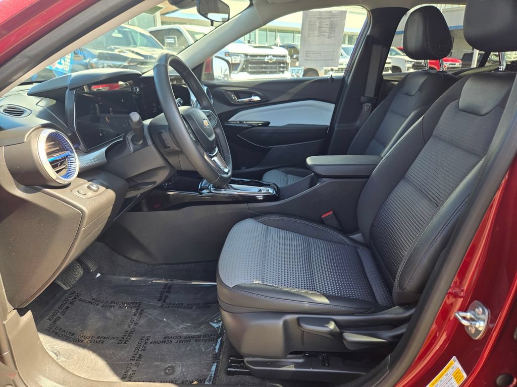 Used 2025 Chevrolet Trax LT w/ Driver Confidence Package FWD image 11