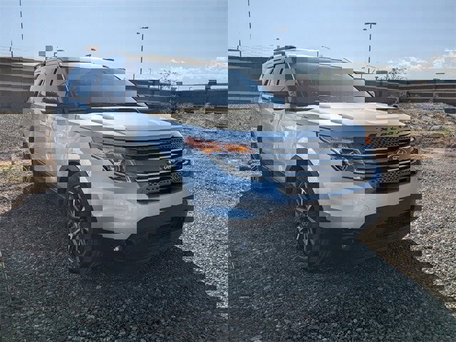 Used 2015 Ford Explorer XLT w/ Equipment Group 202A image 3