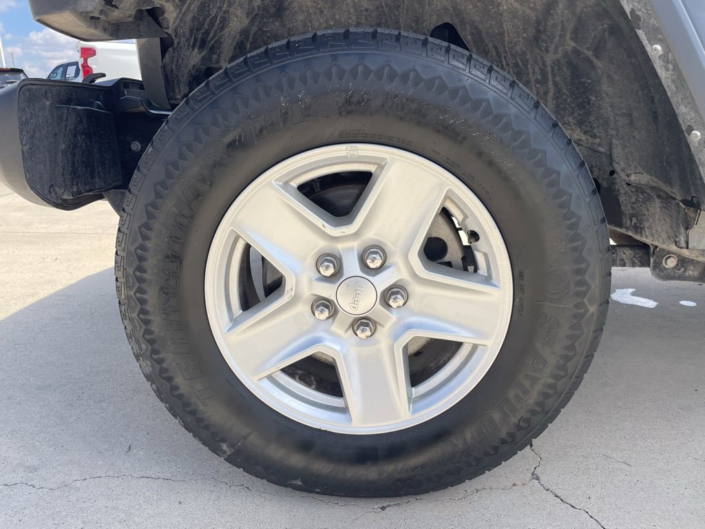 Used 2023 Jeep Gladiator Sport image 17