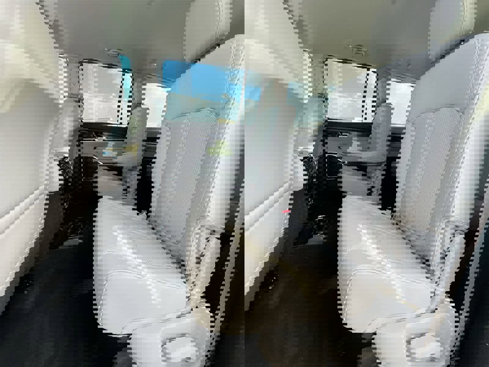 Used 2023 Jeep Wagoneer Series III w/ Preferred Equipment Group image 19