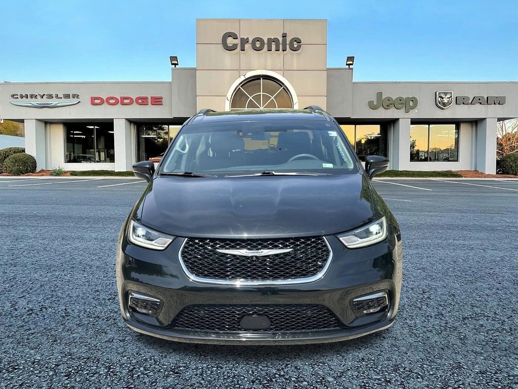 Used 2022 Chrysler Pacifica Touring-L w/ Uconnect Theater Family Group FWD image 8