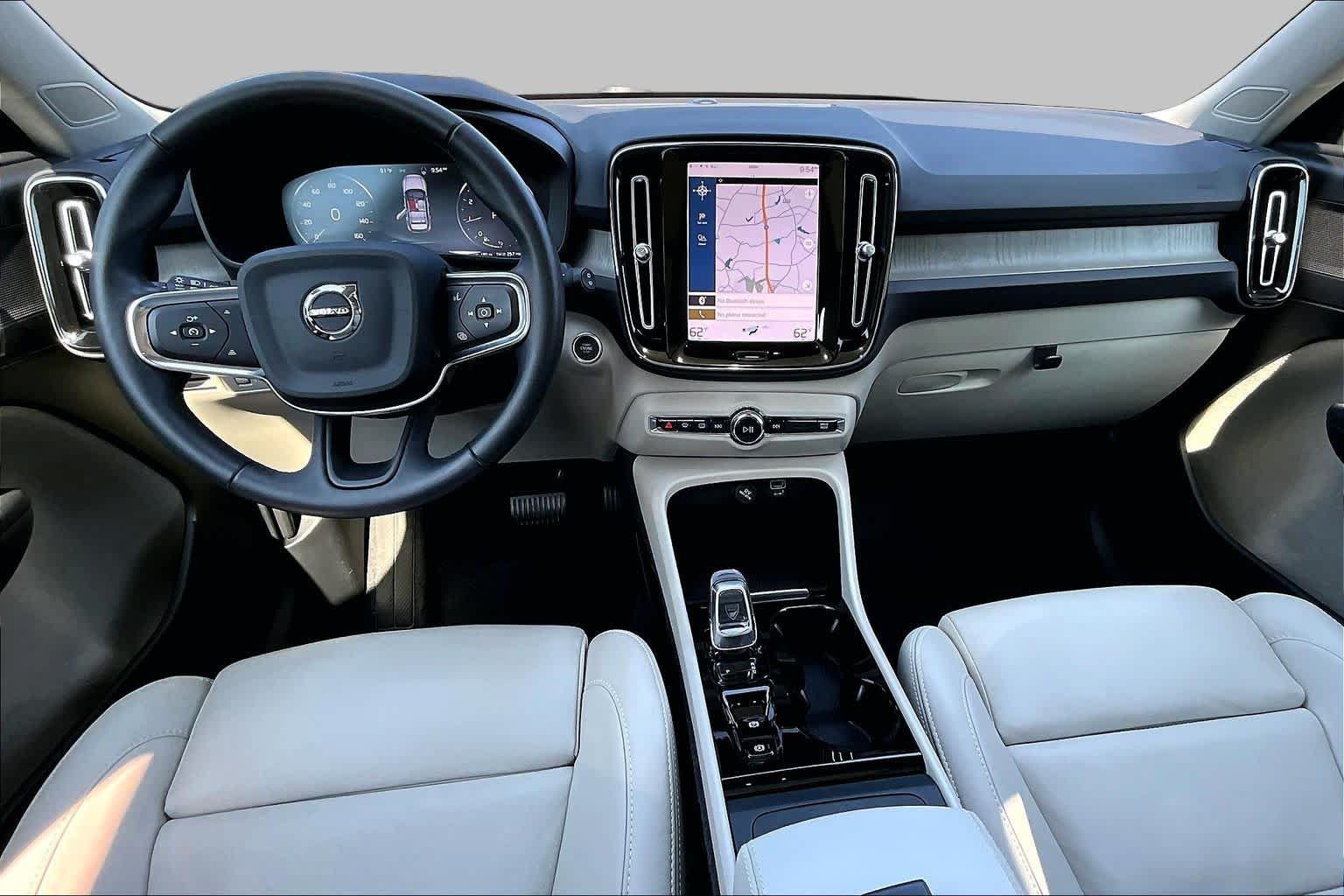 Used 2021 Volvo XC40 T4 Inscription w/ Protection Package FWD image 15