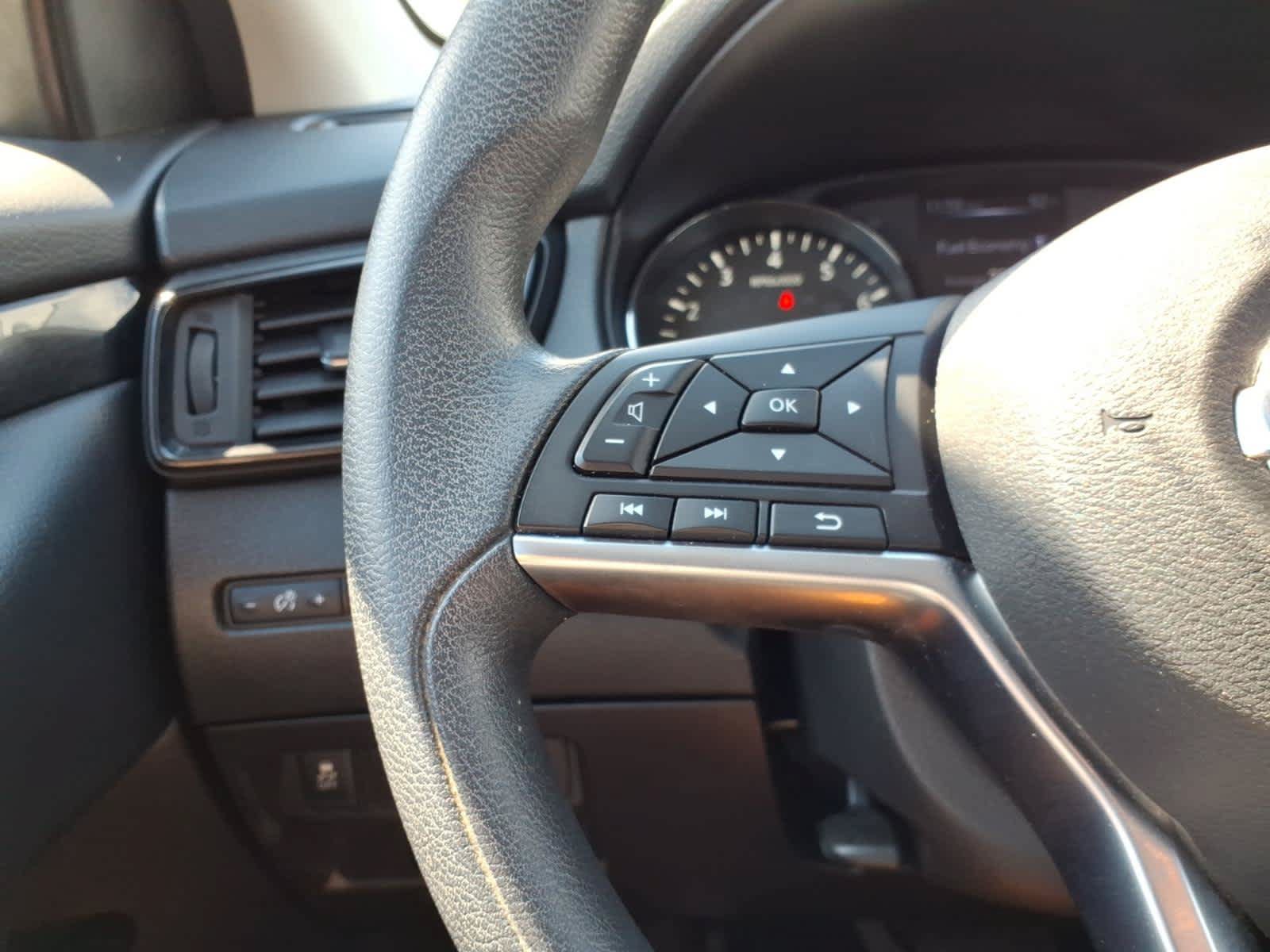 Certified 2018 Nissan Rogue Sport SV AWD/4WD image 21