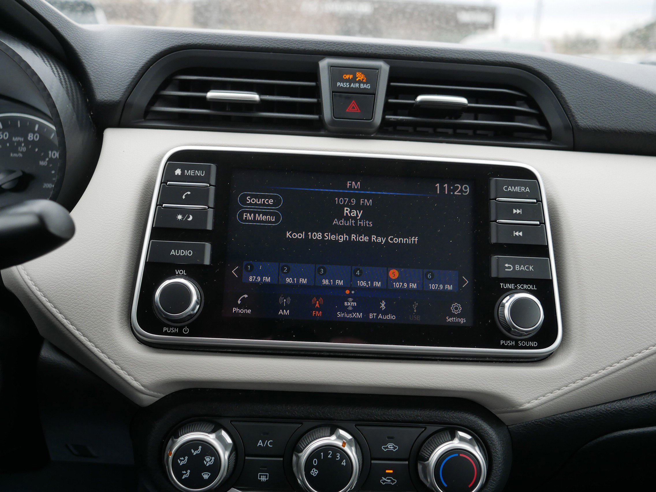 Used 2021 Nissan Versa SV image 25