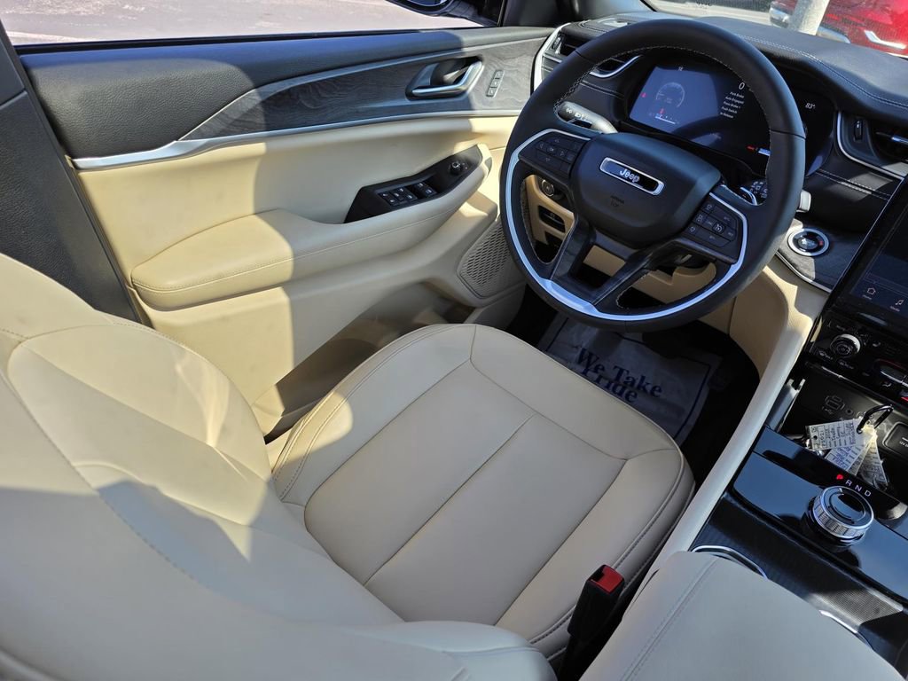 Used 2024 Jeep Grand Cherokee L Limited image 28