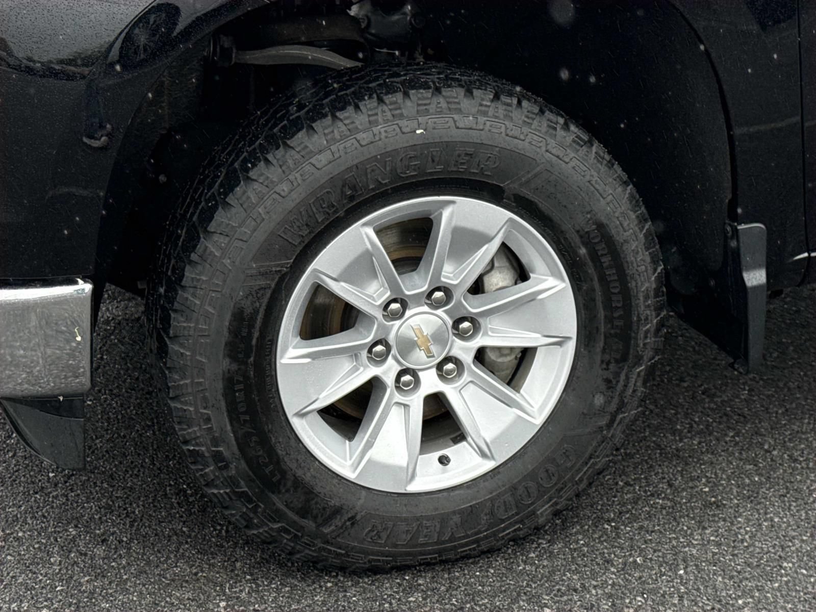 Used 2025 Chevrolet Silverado 1500 LT AWD/4WD image 7