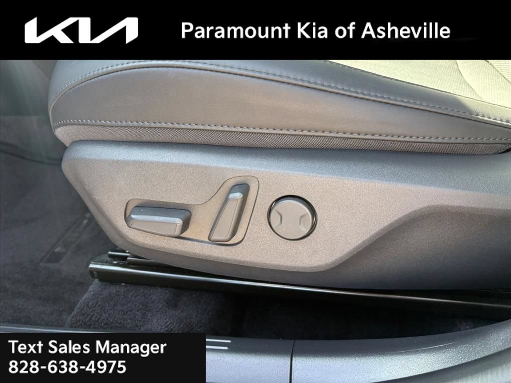 Certified 2025 Kia Niro EX Touring FWD image 20