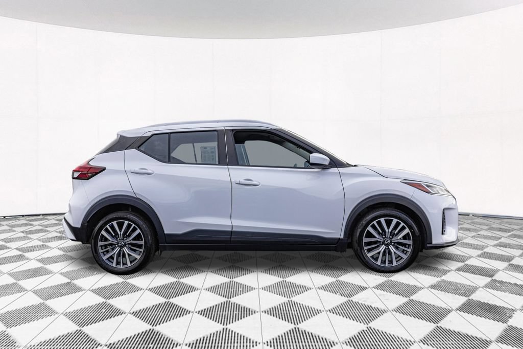 Used 2022 Nissan Kicks SV FWD image 11