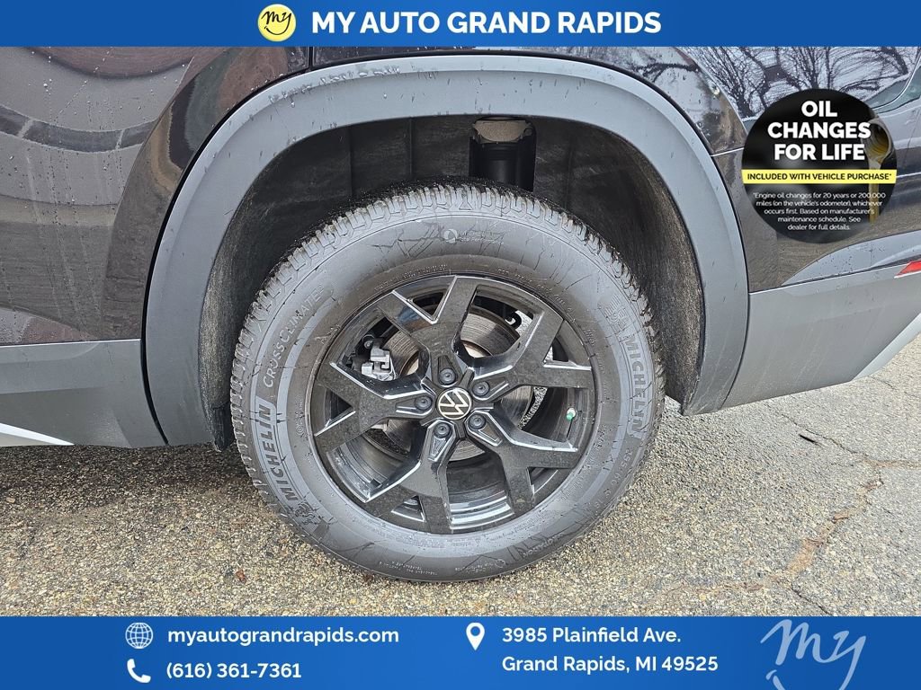 Used 2024 Volkswagen Atlas Peak Edition SE image 30