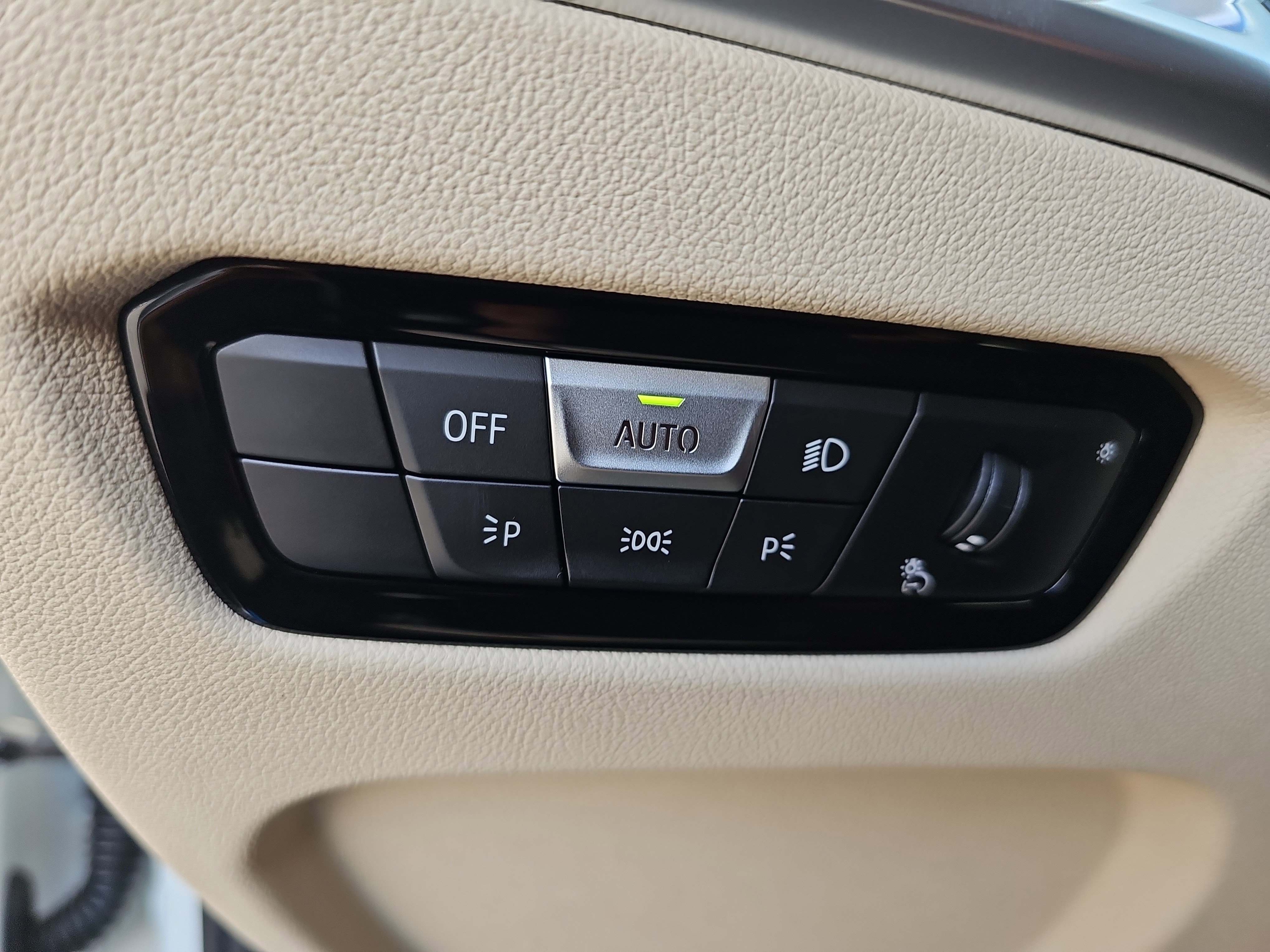 New 2025 BMW 330i xDrive Sedan w/ Premium Package image 27