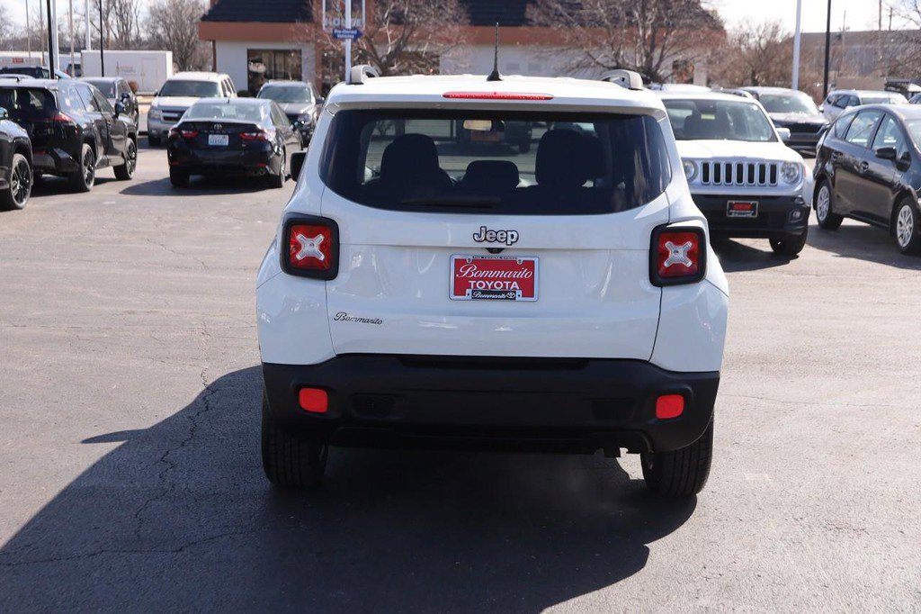 Used 2017 Jeep Renegade Latitude image 6