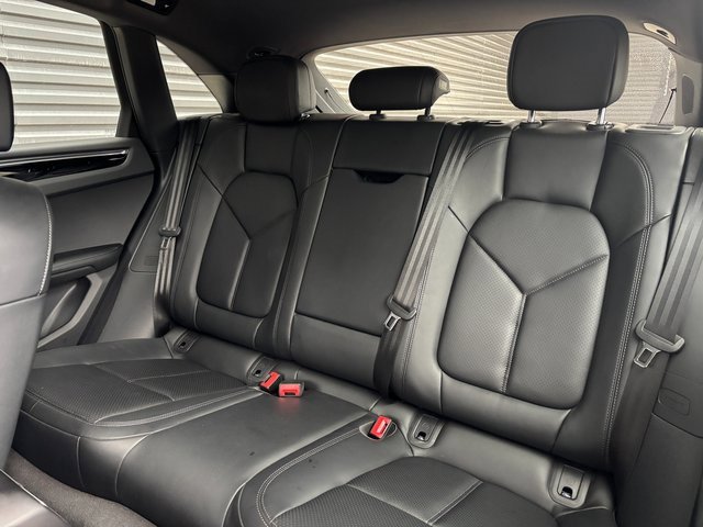 Certified 2025 Porsche Macan image 24