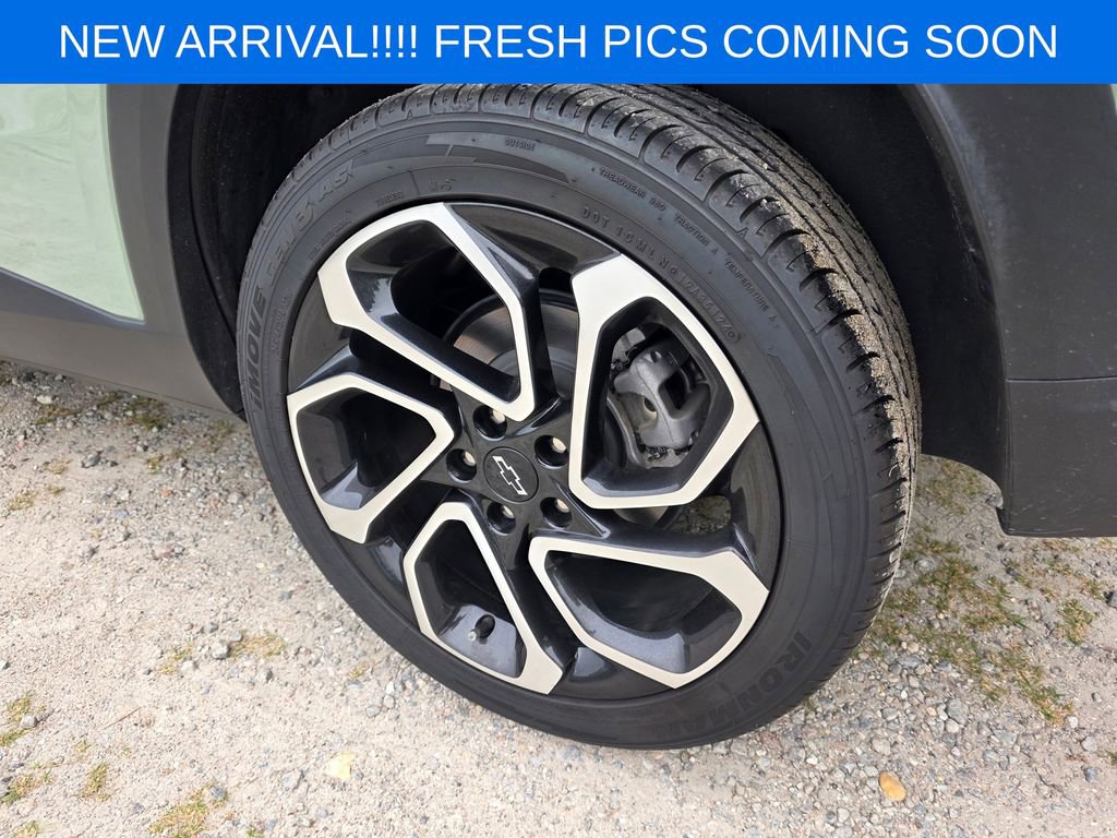 Used 2024 Chevrolet Trax RS w/ Sunroof Package FWD image 6