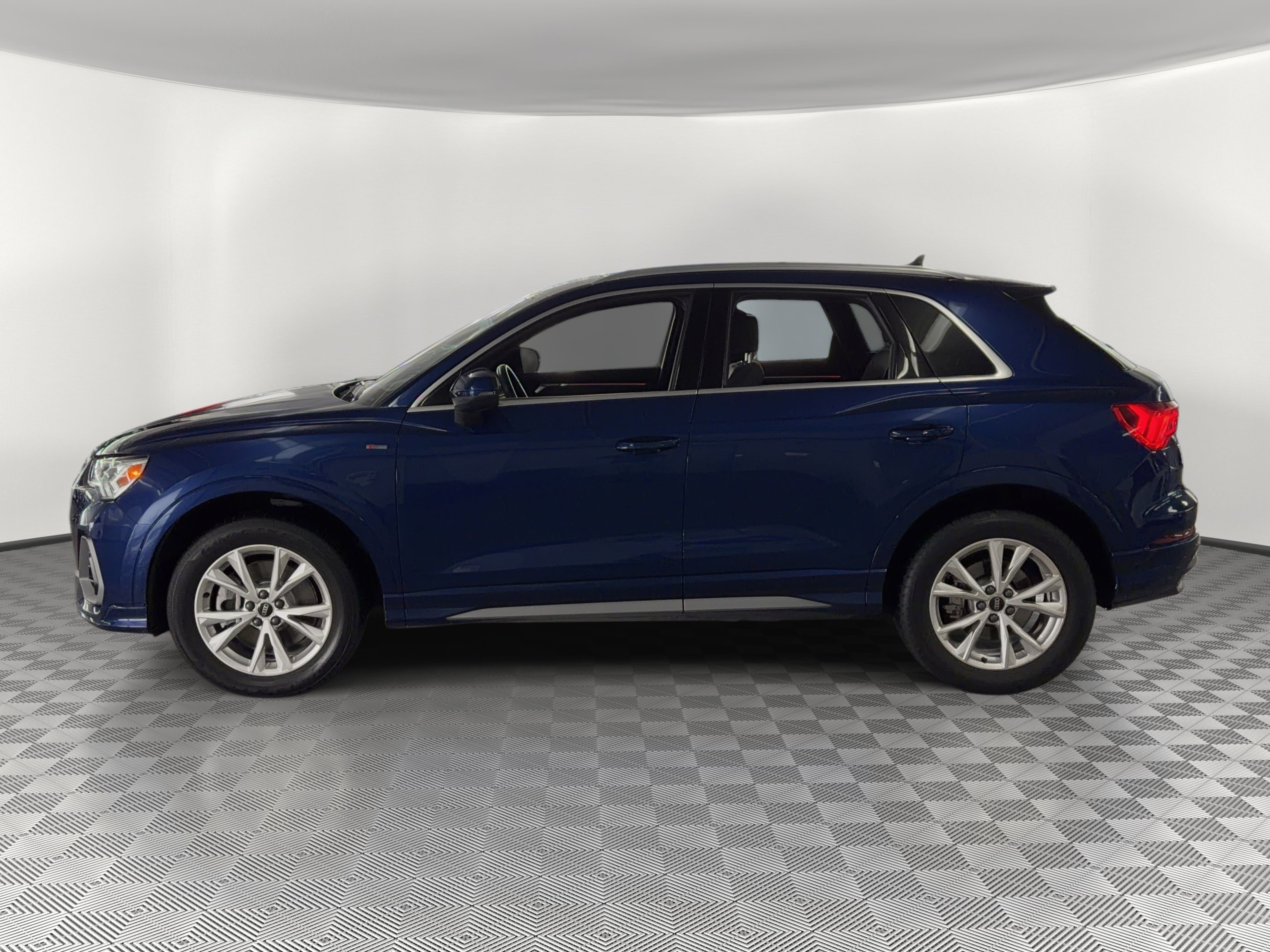 Certified 2023 Audi Q3 2.0T Premium Plus w/ Premium Plus Package AWD/4WD image 2