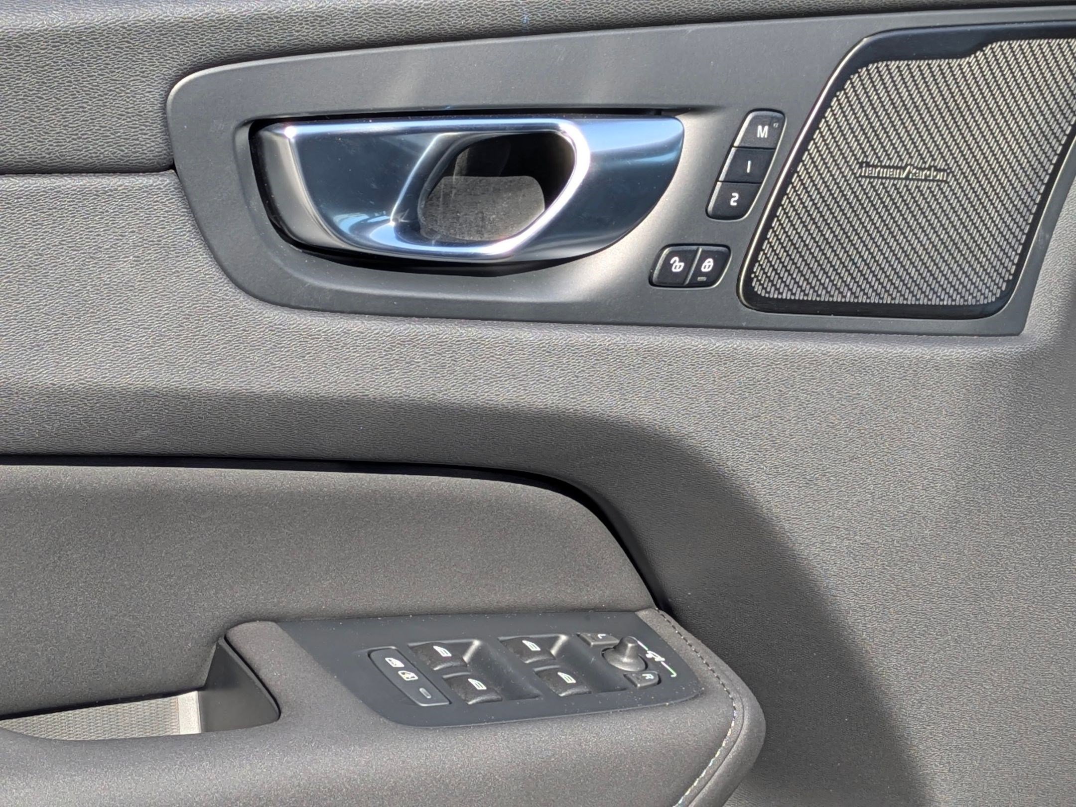 New 2026 Volvo XC60 B5 Ultra w/ Protection Package Premier image 8