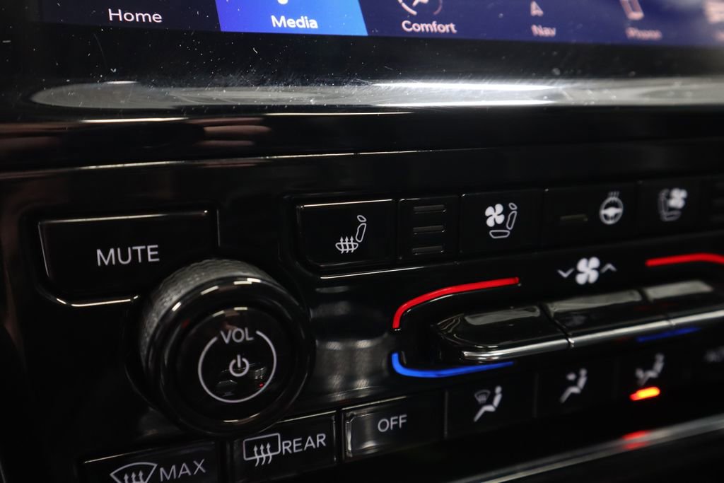 Used 2023 Jeep Grand Cherokee L Limited w/ Luxury Tech Group II image 37