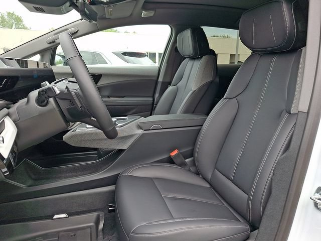 New 2027 Cadillac Optiq Luxury w/ LPO, Floor Liner Package AWD/4WD image 9