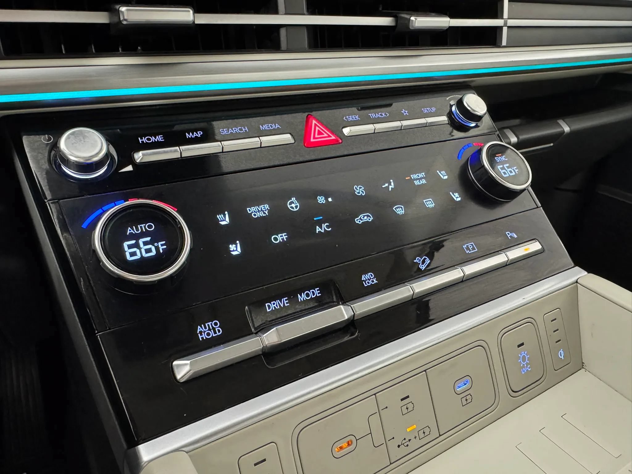 Used 2024 Hyundai Santa Fe Calligraphy AWD/4WD image 21