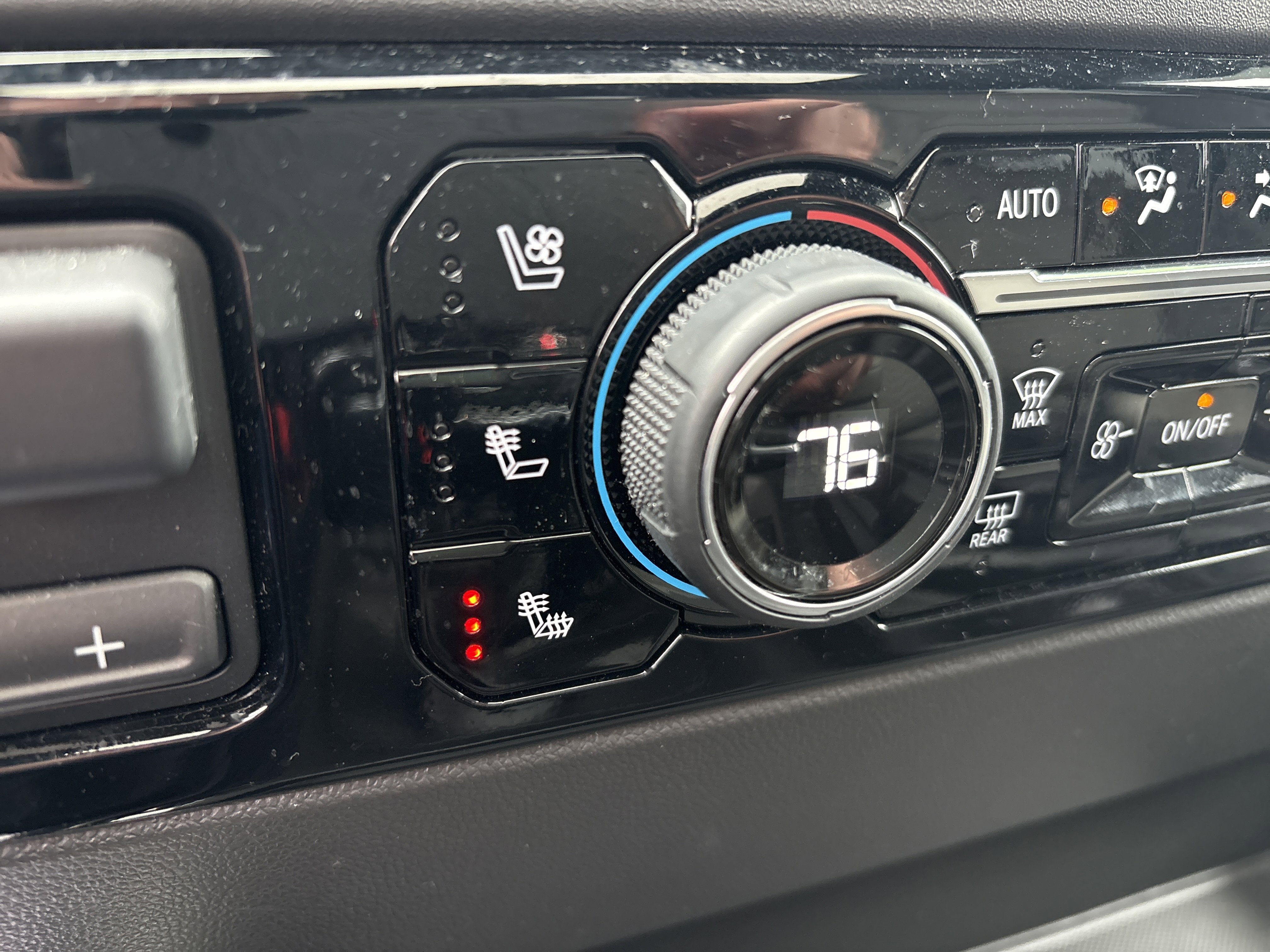 Used 2025 Chevrolet Silverado 1500 ZR2 w/ Technology Package image 27