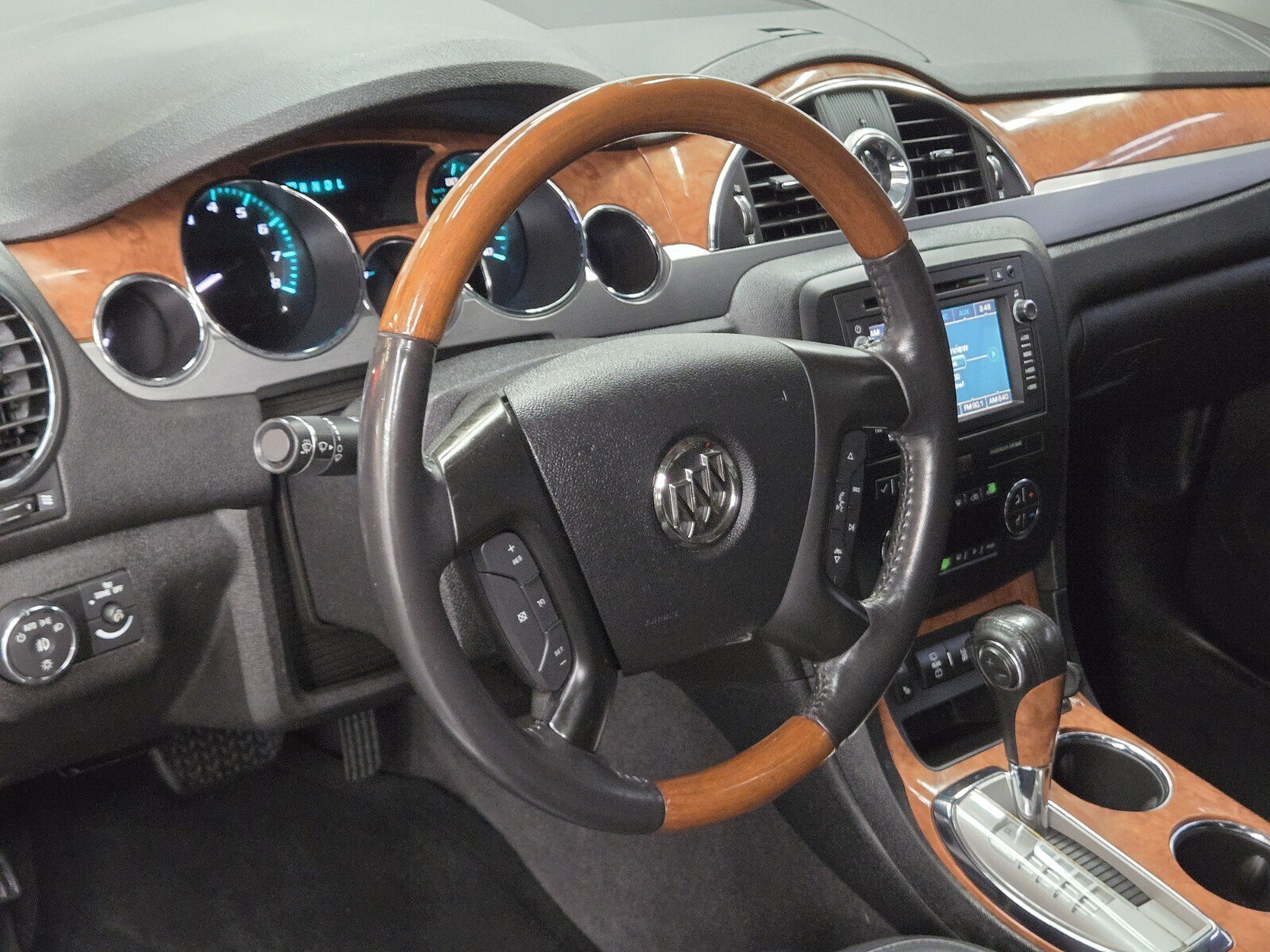 Used 2012 Buick Enclave Premium FWD image 16