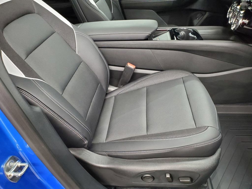 Used 2025 Chevrolet Blazer EV LT FWD image 24