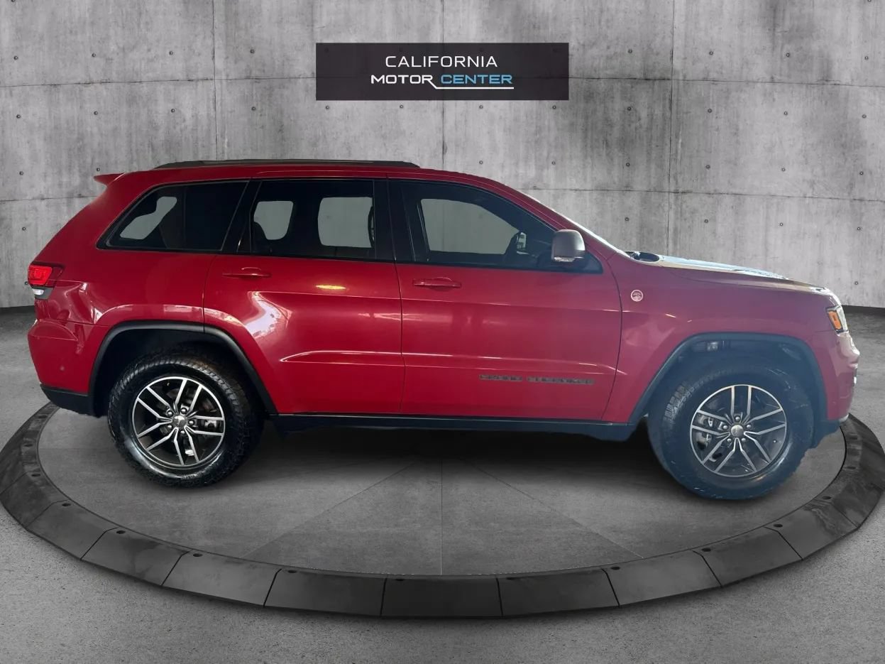 Used 2018 Jeep Grand Cherokee Trailhawk w/ Trailhawk Luxury Group AWD/4WD image 4