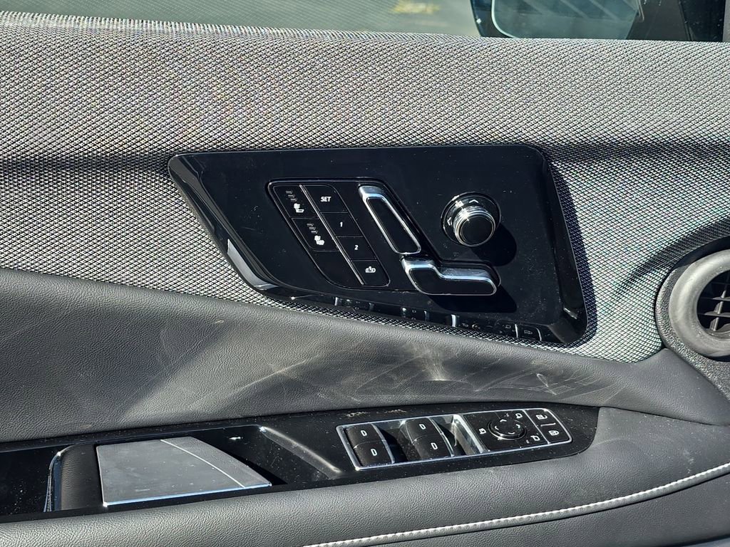 New 2026 Cadillac Optiq Luxury 1 image 30